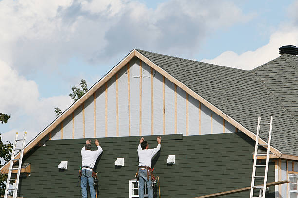Professional Vinyl Siding technician working in Glen Campbell, PA